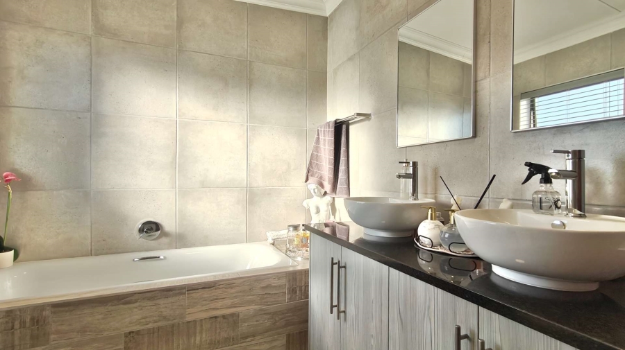 3 Bedroom Property for Sale in Hartenbos Heuwels Western Cape